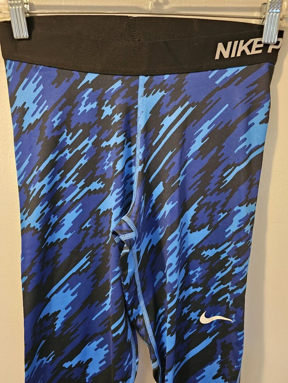 Nike Pro Cool Dri Fit Crop Blue Camo Leggings Women's‎ Size M NWT